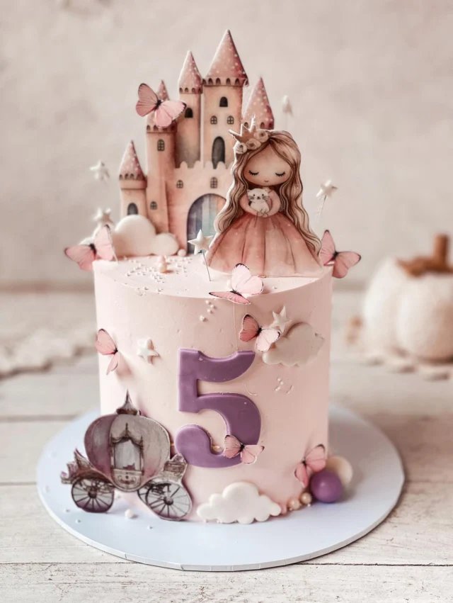 Vintage princess👸
10 szeletes eper-mascarpone ízben
.
.
.
.
.
#princess #princesscaketopper #girlycake #kidscake #mylittleprincess👑 #szülinapitorta #gyerkőctorta #gyerektorta #cakesofinsta #vintagecake#tortaostyanyomtatás