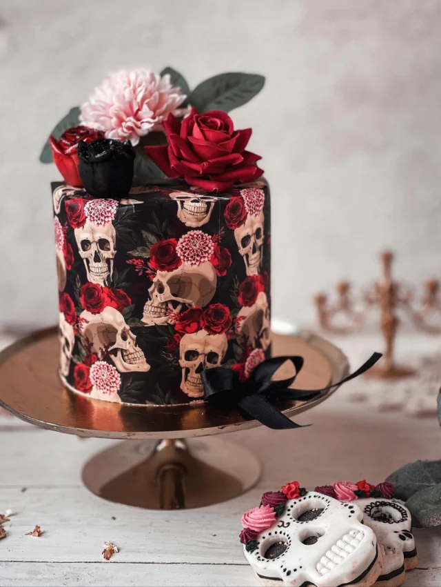 This is halloween💀🌹🎀
.
https://tortaostyanyomtatas.hu/termek/tortapapir-tapetaminta-halloween-2-masolat/
A termék linkjét itt találod ami nem sima ostya hanem tortapapír amivel valami elképesztő egyszerű dolgozni és bármilyen kintával kérhetitek!
Puha de mégis tartós és masszív!Próbáljátok ki!
.
.
.
#halloweenseason #halottaknapja #holidaymood #holidayseason #halloweenparty #halloweendesserts#tortaostyanyomtatás #creepycake #halloweencake #scary #spookyseason #cakestyle #caketrends #caketime #pastry #ikozosseg #hungary #magyarinsta #mutimitsütsz #mik_gasztro #tasty #tastyfood #feedfeedbaking cake cakesbae taste food52 thefeedfeed  euphoric_cakes buzzfeedtasty  talentedbaking cakemenu cake_trends