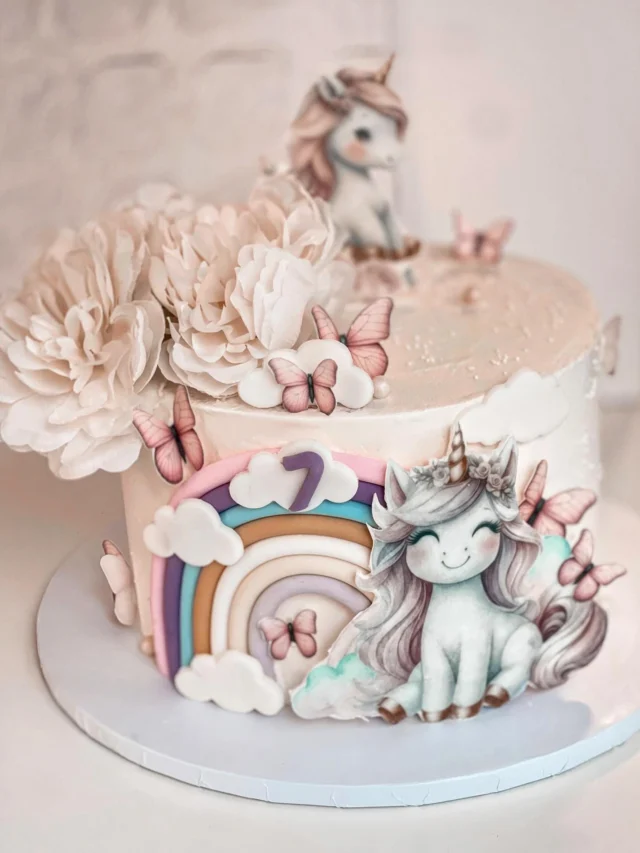 Tavaszt idéző unikornis torta ebben a hideg télbe🤍🩵
És  aznap amikor ezt  készítettem ezerrel sütött a nap így szuper lett a kedvem 🤩
.
.
.
.
#tortaostyanyomtatás #gyerektorta #szülinapitorta #kidscake#cutecake