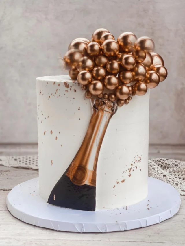 🍾🥂
Nem csak szilveszterkor,szülinapra is jó választás a pezsgős torta!
.
Az arany buborékokat almodj_otthont  webáruházból rendeltem!Az összes áruház közül itt kapjátok meg a legjobb áron😍
.
.
.
#coolcake #tortaostyanyomtatás #champagne #champagnecake #szülinapitorta