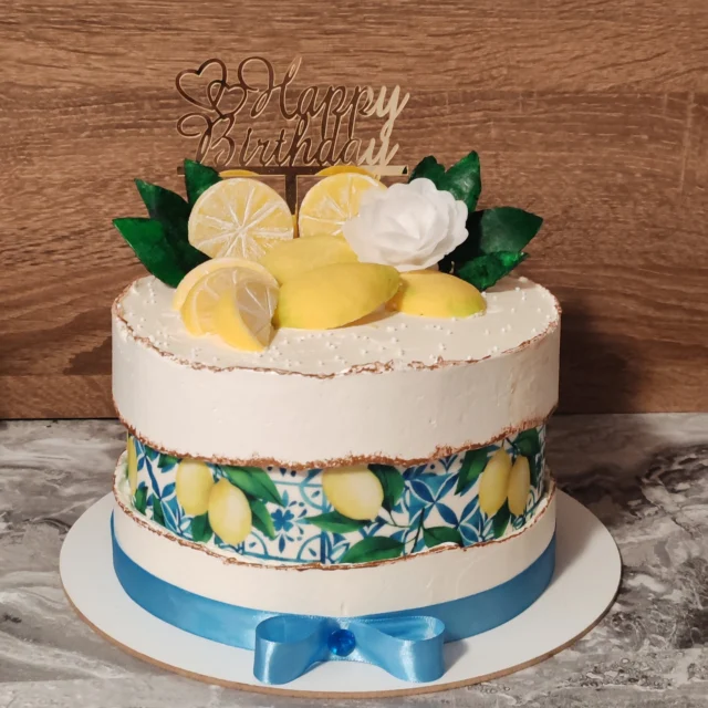 💛🍋Napfény, citromligetek, tengerparti hangulat… most a tortáidon is!
A Mediterrán desszertdekor kollekciónkkal percek alatt olyan desszertet készíthetsz, ami már első ránézésre különleges. #tortaostyanyomtatás #desszertdekoratőr #amalficake #tortadekoráció