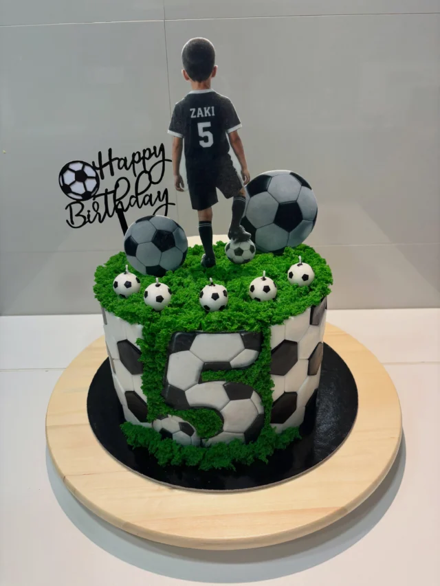 ⚽️Focis torta szülinapra - belül epres-túrós 🍓#footballcake #focitorta #football #foci #tortaostyanyomtatas